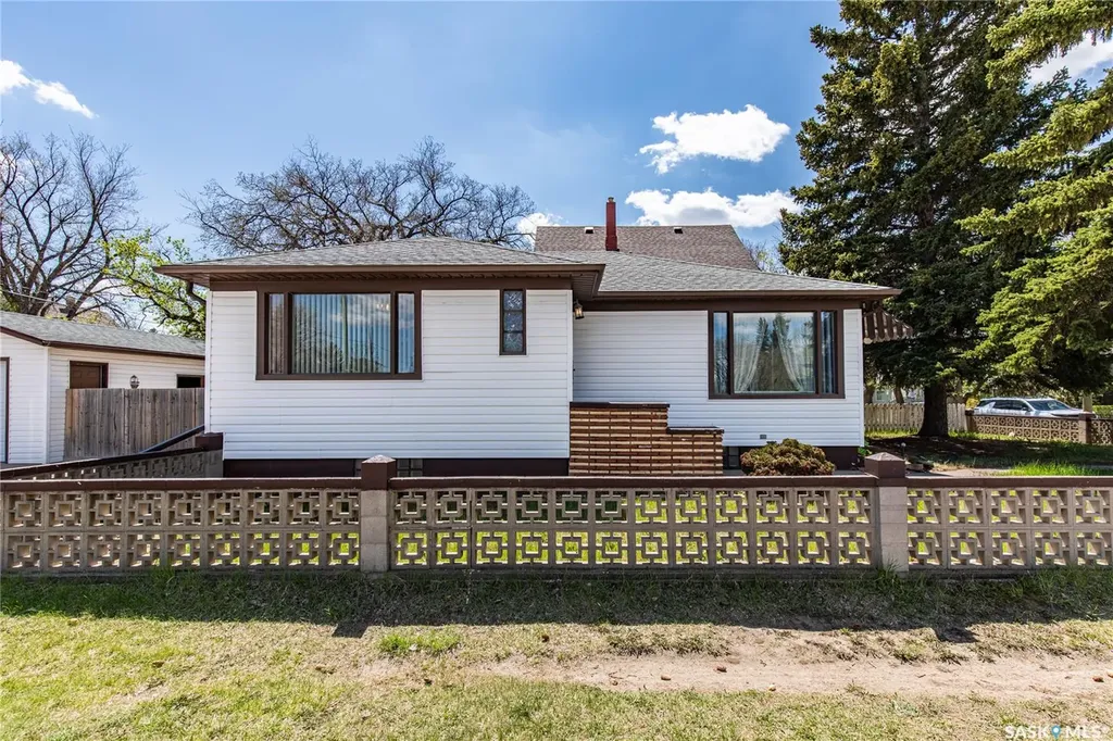 1171 Henleaze Avenue Moose Jaw SK S6H 3V8