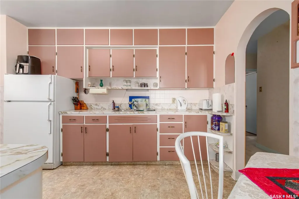 1171 Henleaze Avenue Moose Jaw SK S6H 3V8
