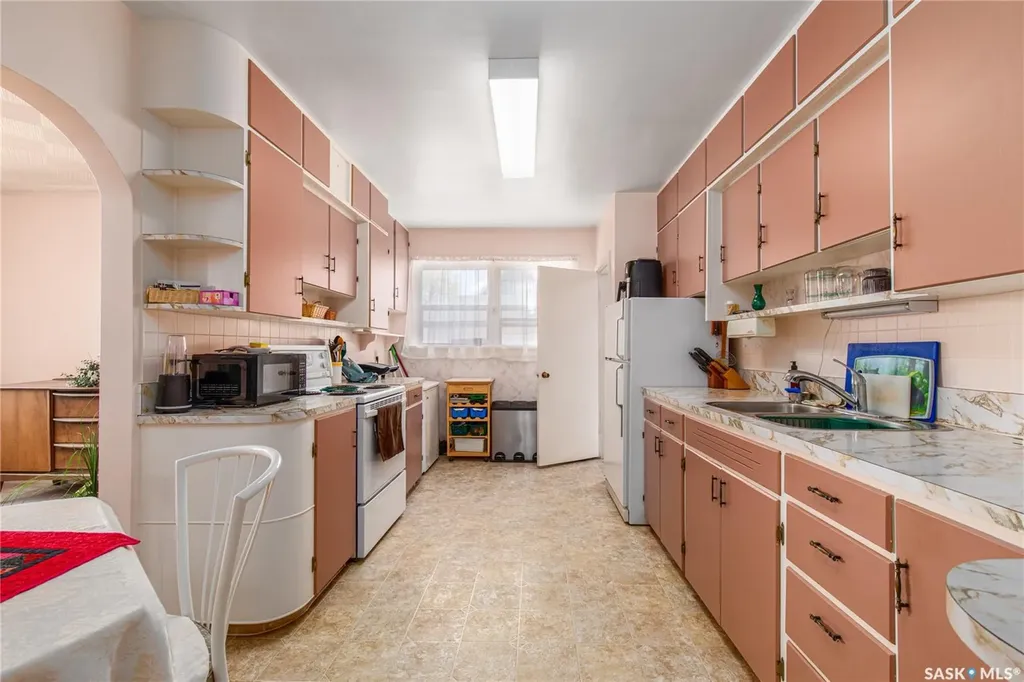 1171 Henleaze Avenue Moose Jaw SK S6H 3V8