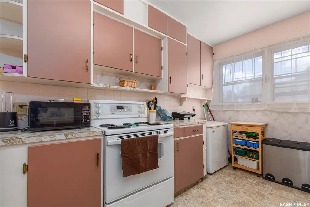 1171 Henleaze Avenue Moose Jaw SK S6H 3V8