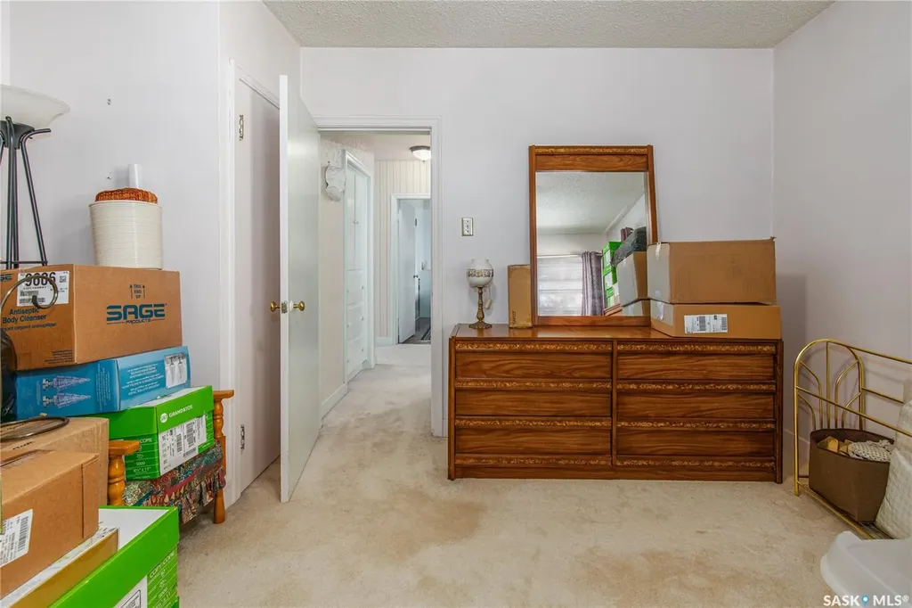 1171 Henleaze Avenue Moose Jaw SK S6H 3V8