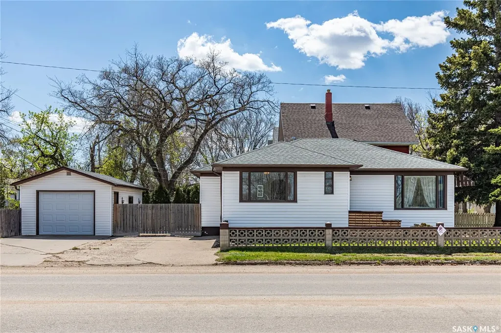 1171 Henleaze Avenue Moose Jaw SK S6H 3V8
