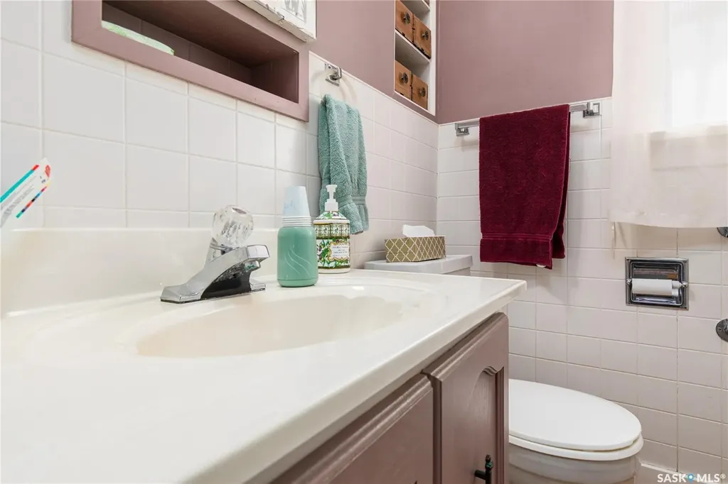 1171 Henleaze Avenue Moose Jaw SK S6H 3V8