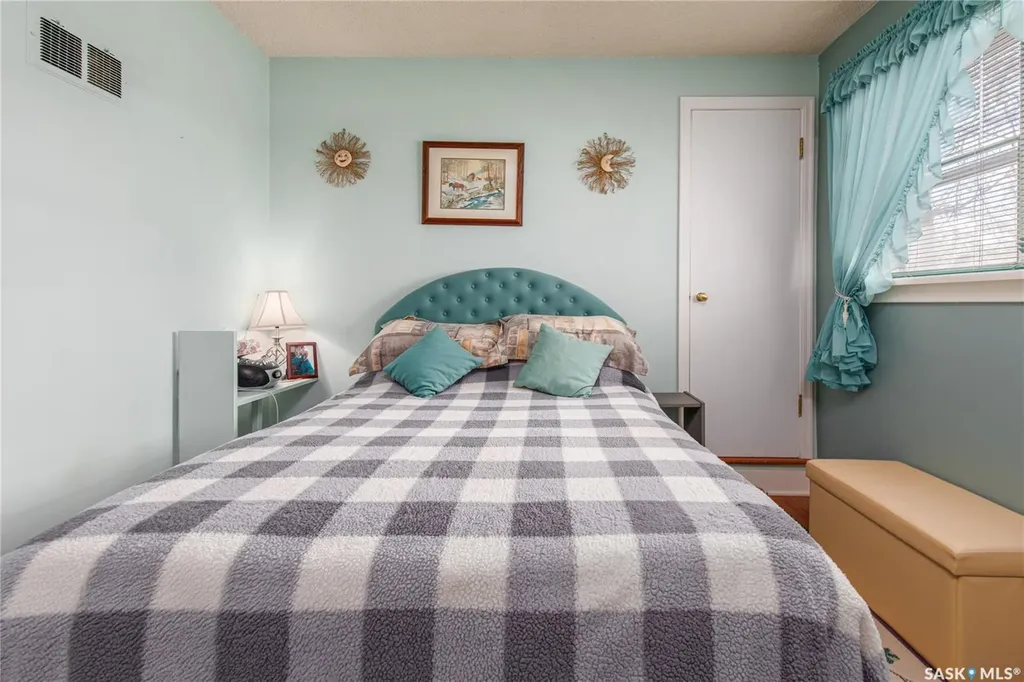 1171 Henleaze Avenue Moose Jaw SK S6H 3V8