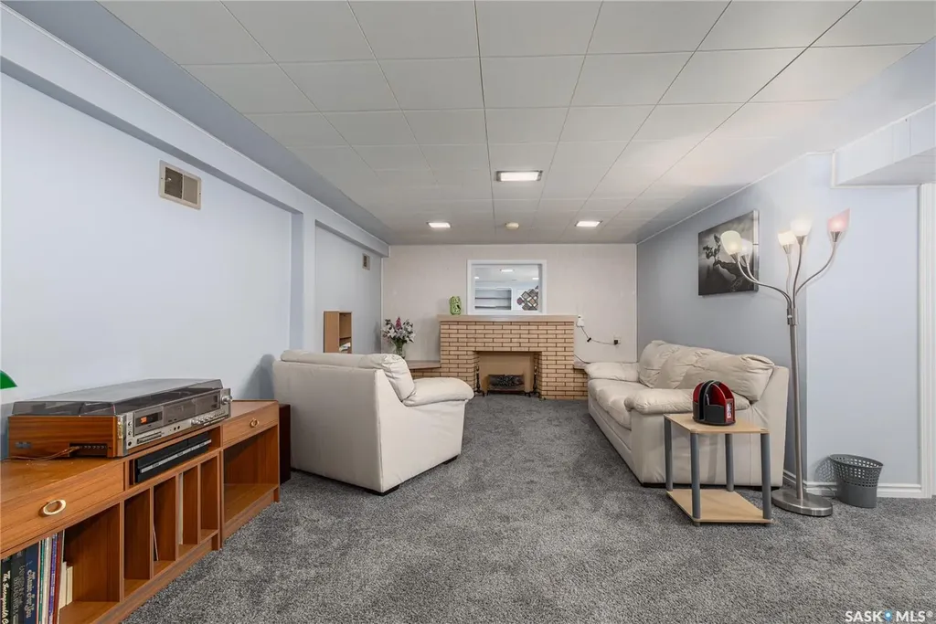 1171 Henleaze Avenue Moose Jaw SK S6H 3V8