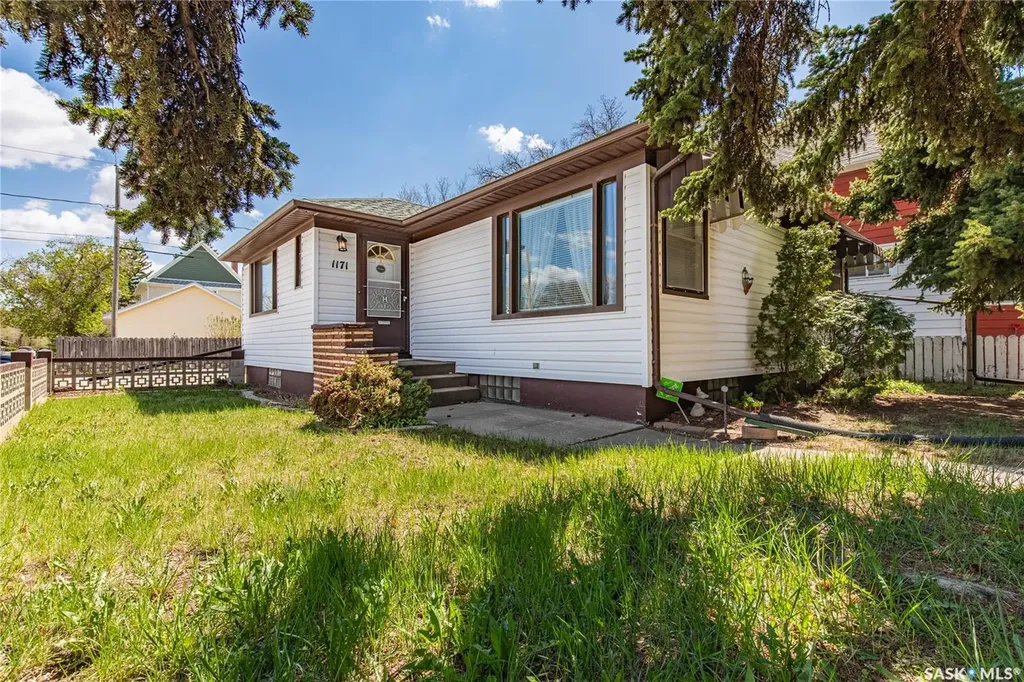 1171 Henleaze Avenue Moose Jaw SK S6H 3V8