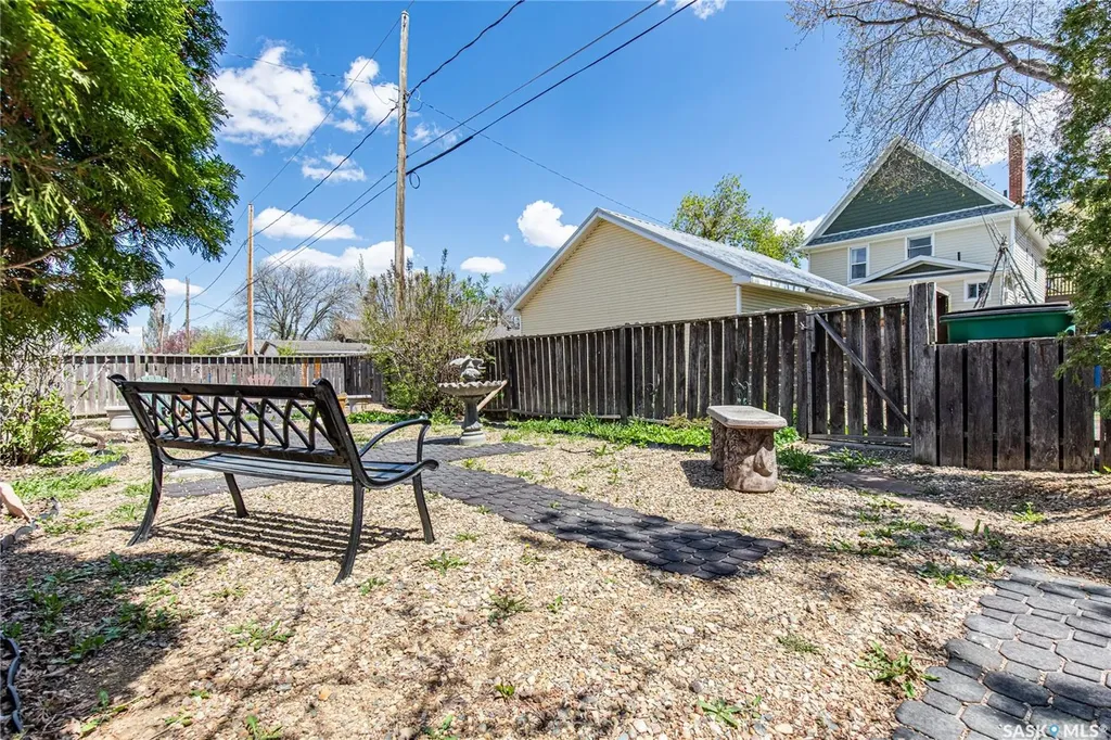 1171 Henleaze Avenue Moose Jaw SK S6H 3V8