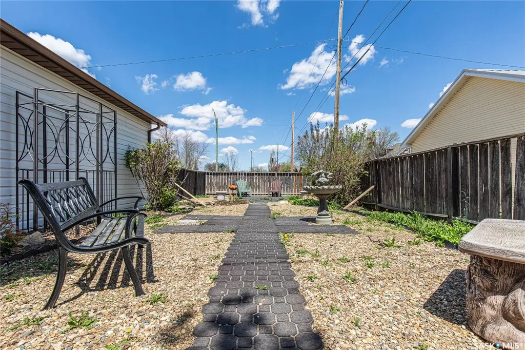1171 Henleaze Avenue Moose Jaw SK S6H 3V8