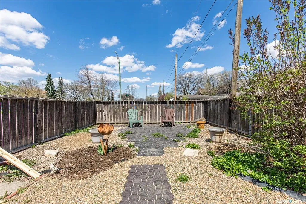 1171 Henleaze Avenue Moose Jaw SK S6H 3V8