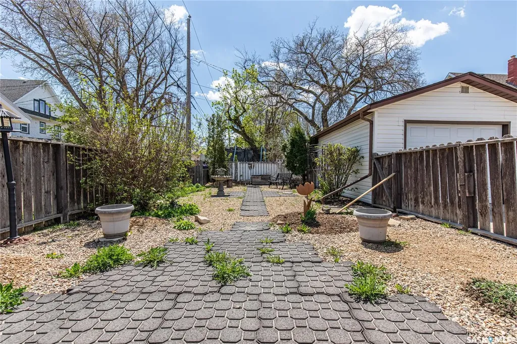 1171 Henleaze Avenue Moose Jaw SK S6H 3V8
