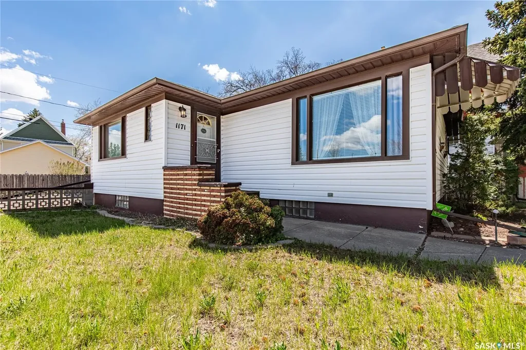 1171 Henleaze Avenue Moose Jaw SK S6H 3V8