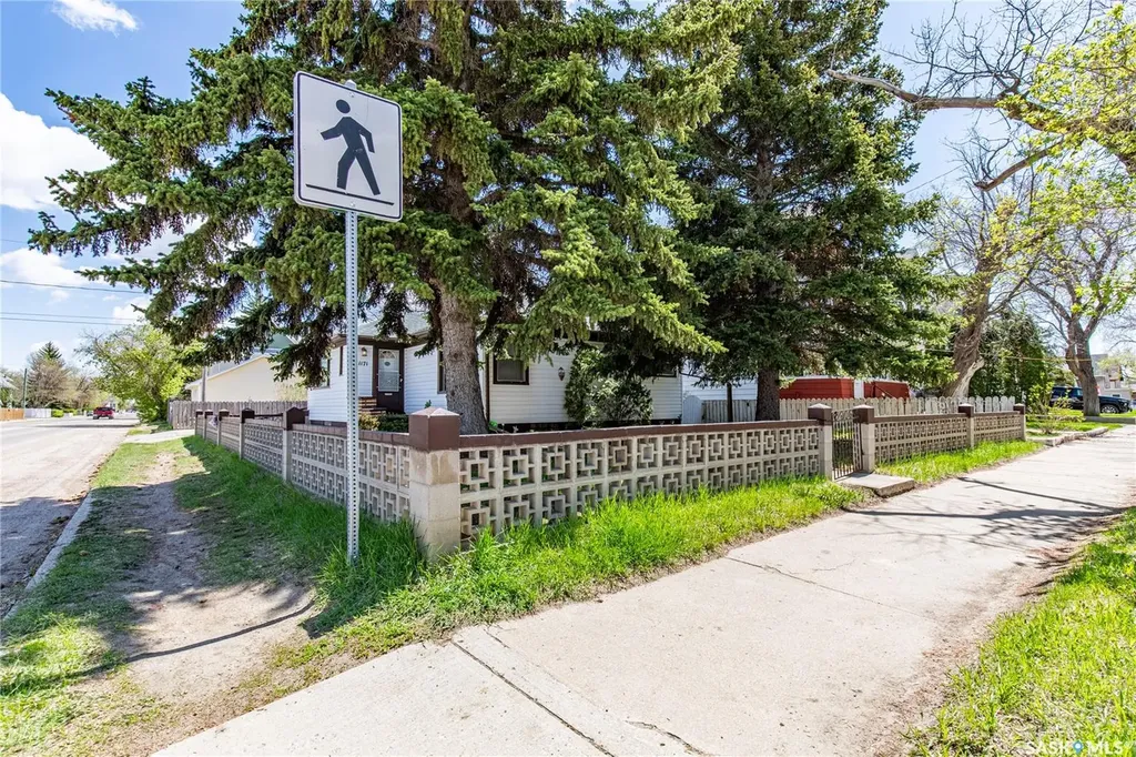 1171 Henleaze Avenue Moose Jaw SK S6H 3V8