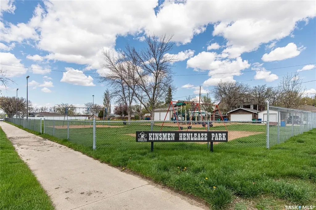 1171 Henleaze Avenue Moose Jaw SK S6H 3V8