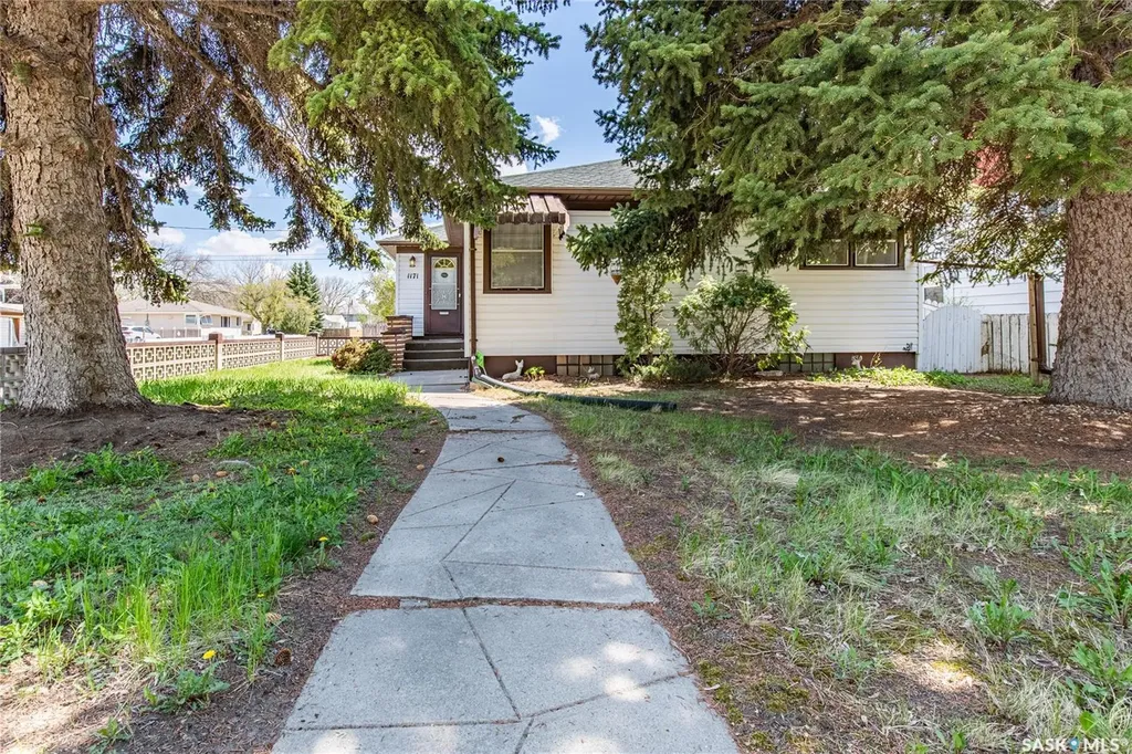 1171 Henleaze Avenue Moose Jaw SK S6H 3V8