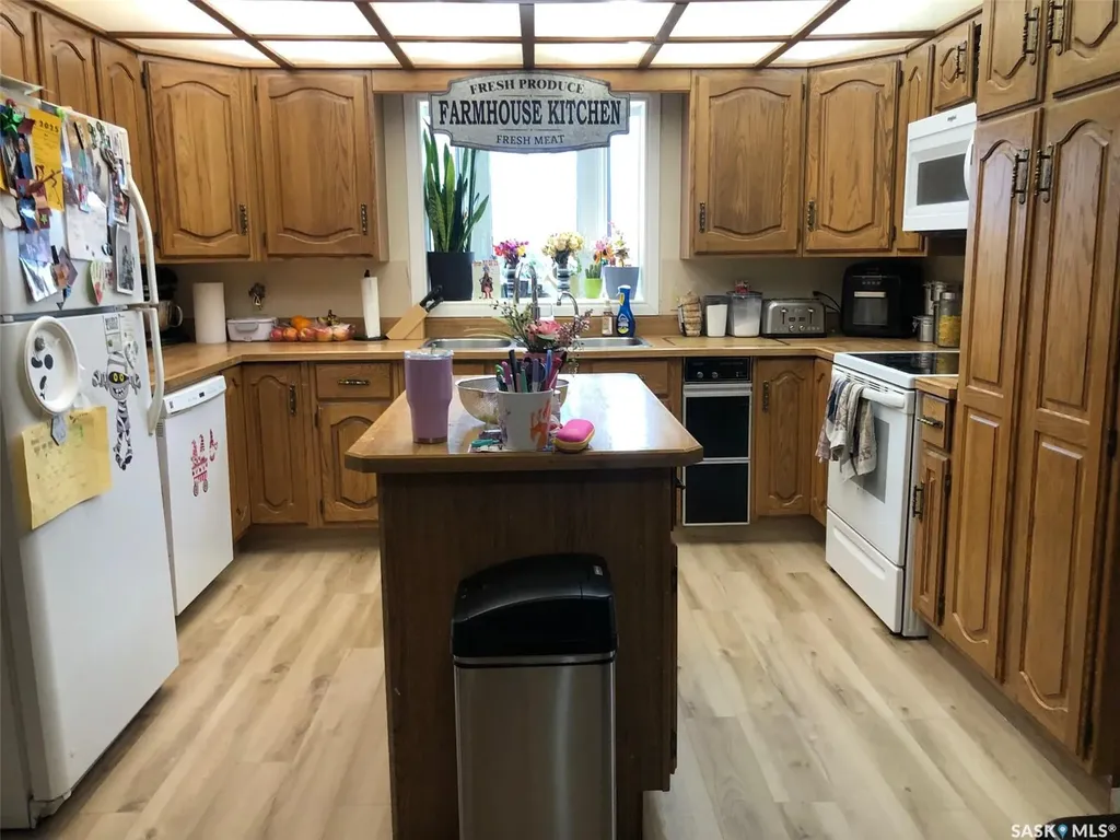 304 1st Avenue NE Preeceville SK S0A 3B0