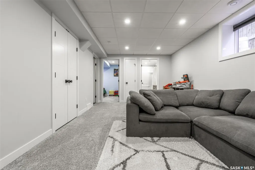 4119 33rd Street W Saskatoon SK S7R 0M4