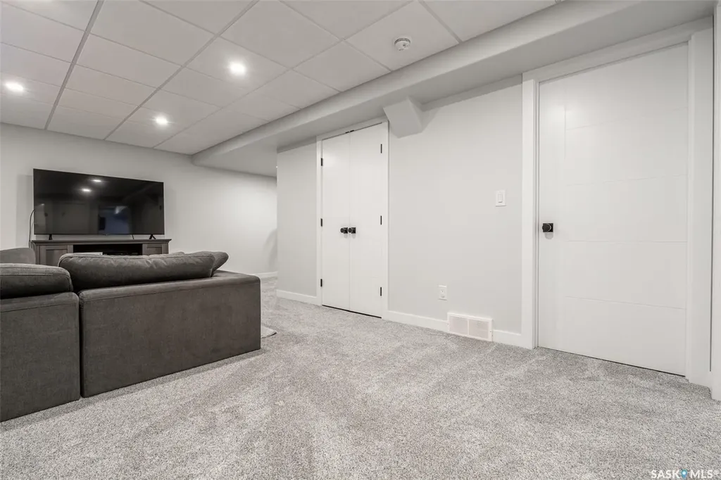 4119 33rd Street W Saskatoon SK S7R 0M4