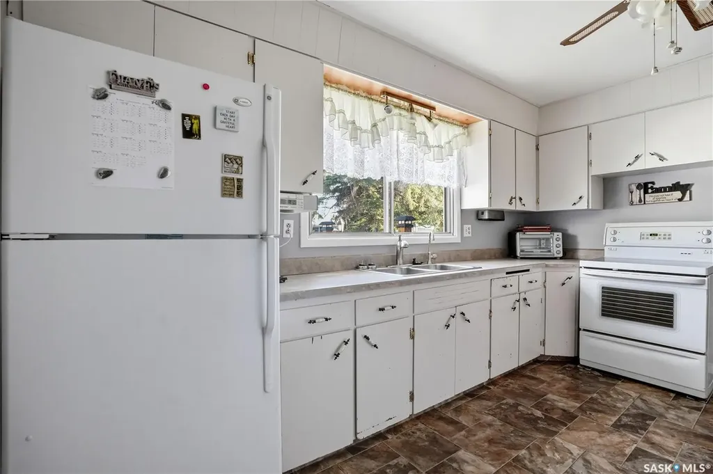 35 Mcinnis Crescent Regina SK S4R 3E7