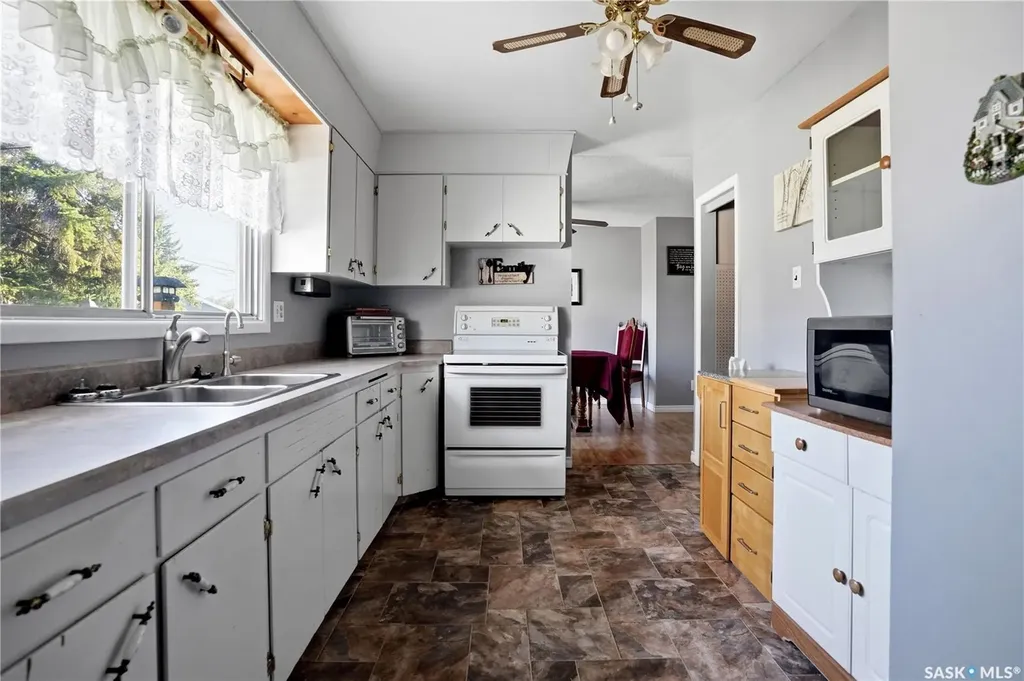 35 Mcinnis Crescent Regina SK S4R 3E7
