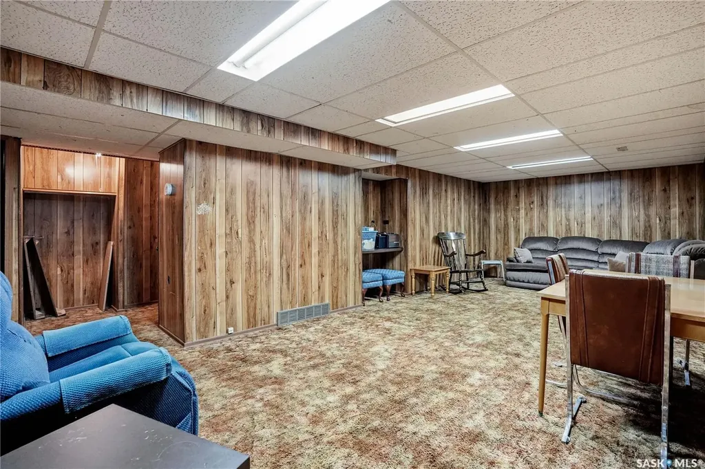 35 Mcinnis Crescent Regina SK S4R 3E7