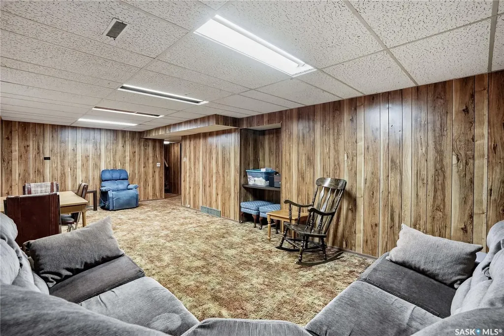 35 Mcinnis Crescent Regina SK S4R 3E7