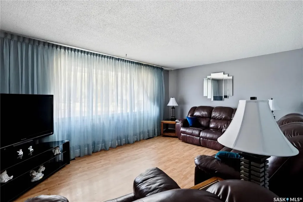 35 Mcinnis Crescent Regina SK S4R 3E7