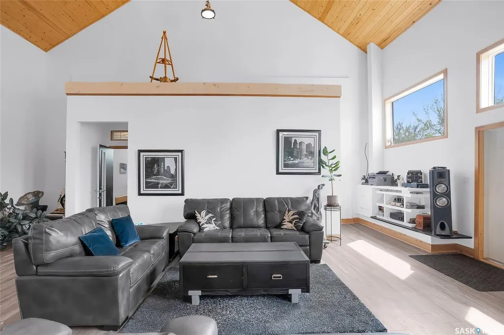 310 F Avenue S Saskatoon SK S7M 1T2