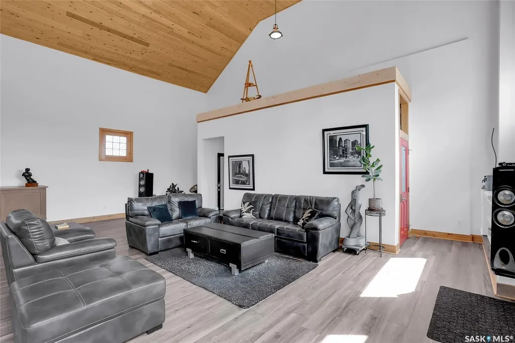 310 F Avenue S Saskatoon SK S7M 1T2