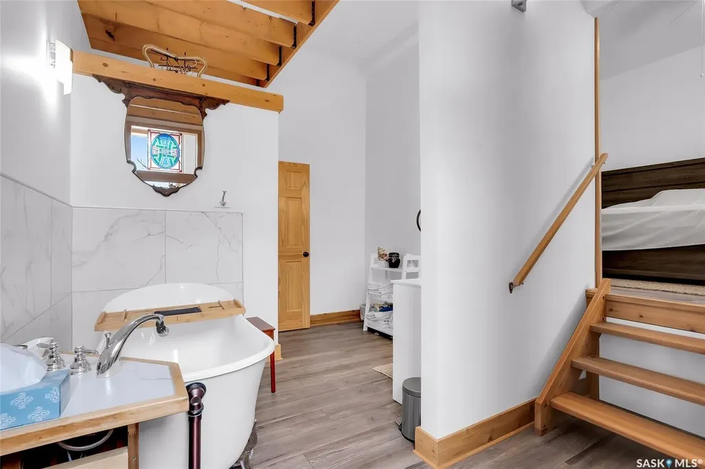 310 F Avenue S Saskatoon SK S7M 1T2