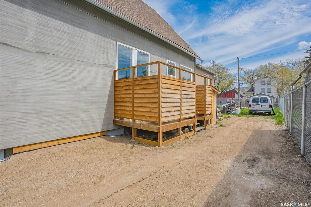 310 F Avenue S Saskatoon SK S7M 1T2