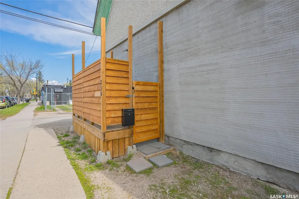 310 F Avenue S Saskatoon SK S7M 1T2