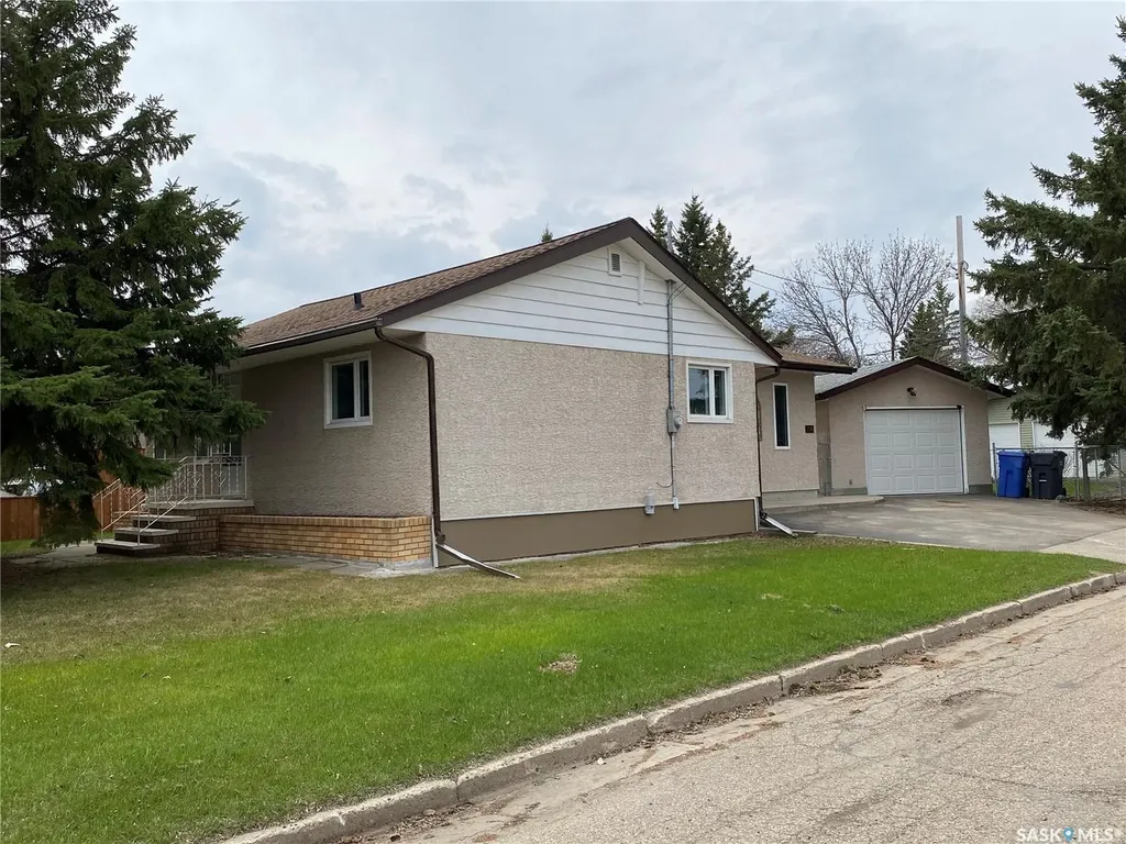 296 Maple Avenue Yorkton SK S3N 1W7