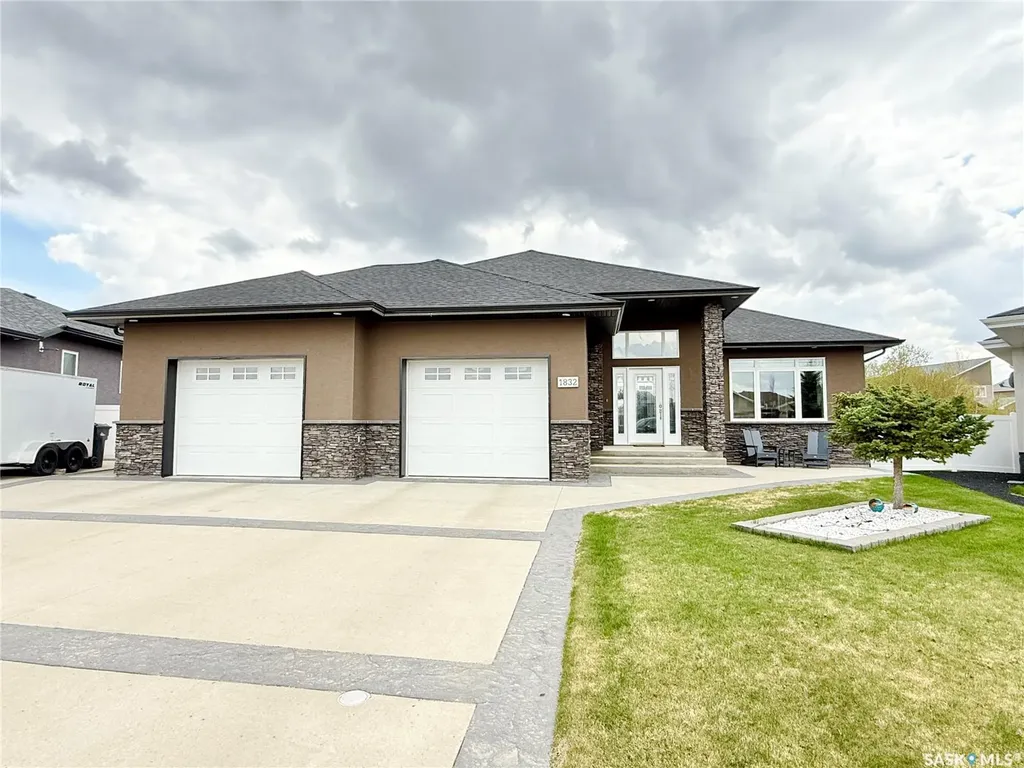 1832 Gordon Miles Place Weyburn SK S4H 0B9