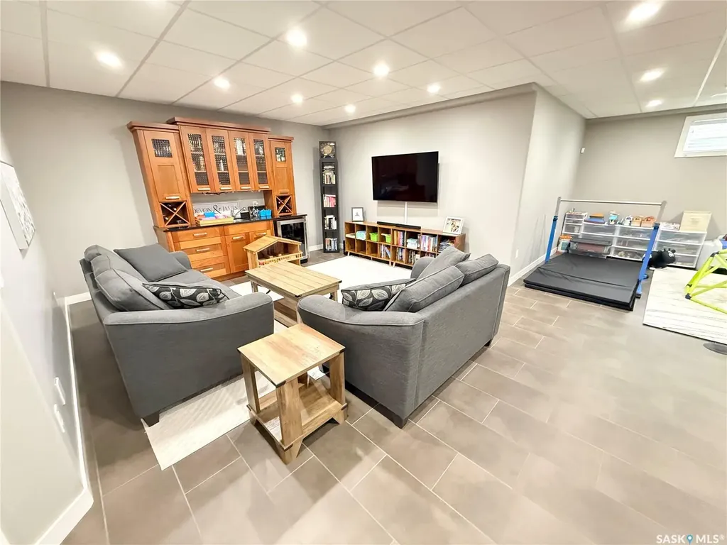 1832 Gordon Miles Place Weyburn SK S4H 0B9