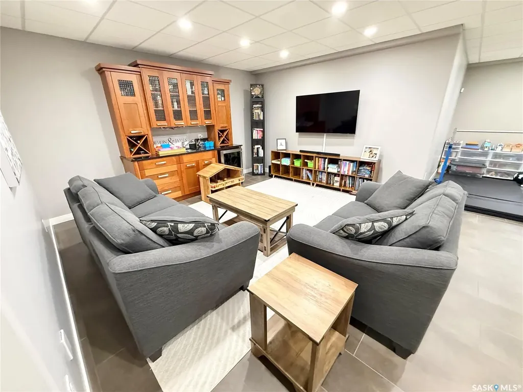 1832 Gordon Miles Place Weyburn SK S4H 0B9