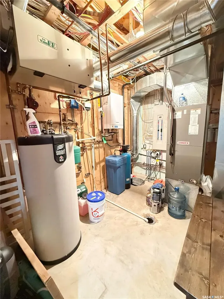 1832 Gordon Miles Place Weyburn SK S4H 0B9