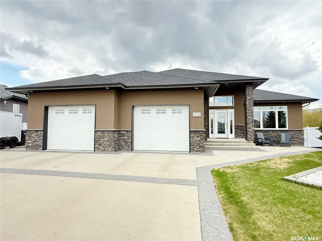 1832 Gordon Miles Place Weyburn SK S4H 0B9