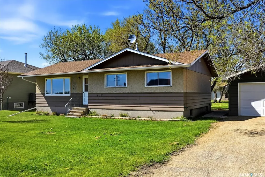 125 Brownlee Avenue Mclean SK S0G 3E0