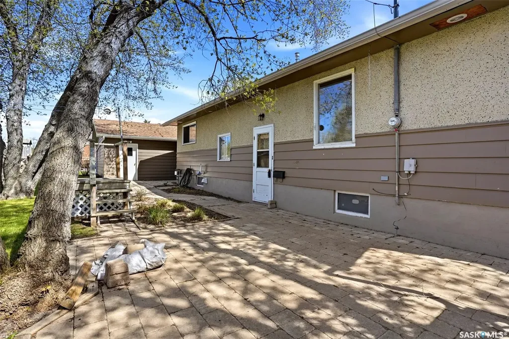 125 Brownlee Avenue Mclean SK S0G 3E0