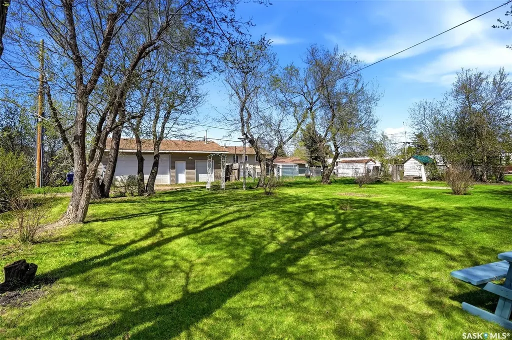 125 Brownlee Avenue Mclean SK S0G 3E0