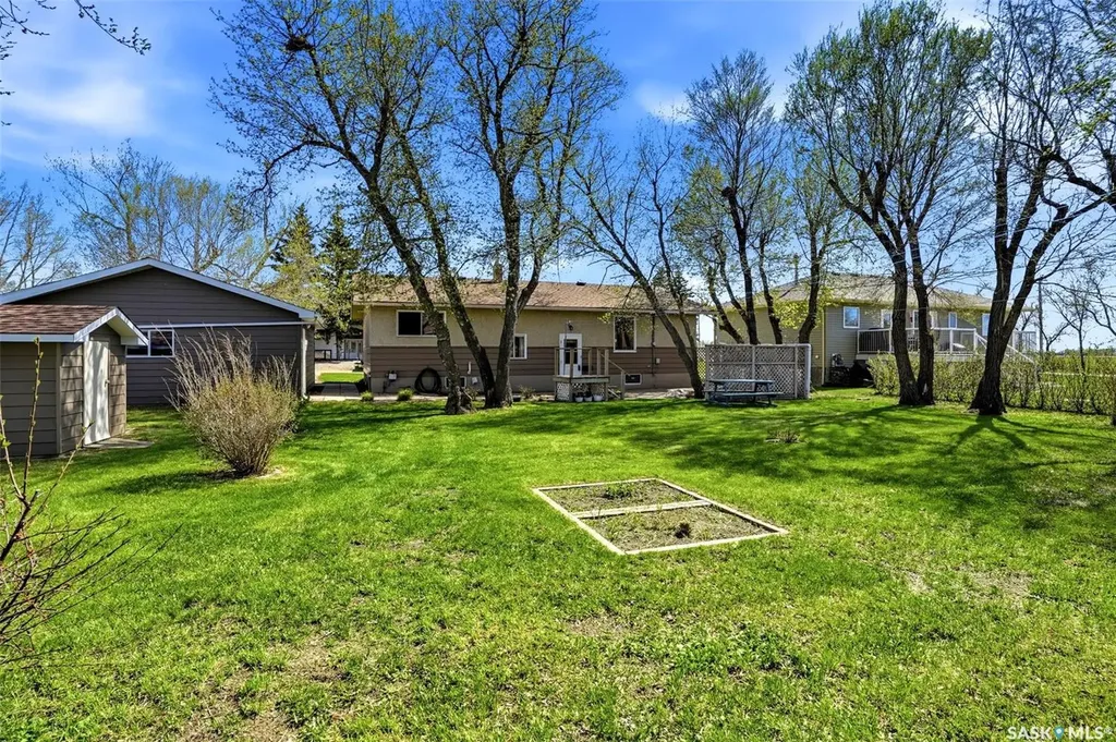 125 Brownlee Avenue Mclean SK S0G 3E0