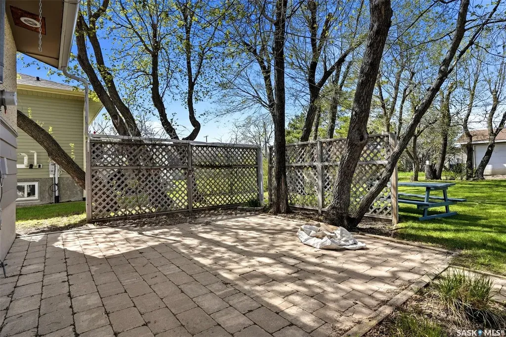 125 Brownlee Avenue Mclean SK S0G 3E0