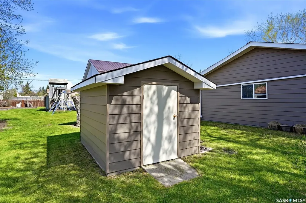 125 Brownlee Avenue Mclean SK S0G 3E0