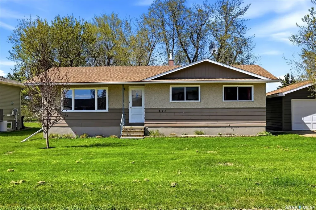 125 Brownlee Avenue Mclean SK S0G 3E0