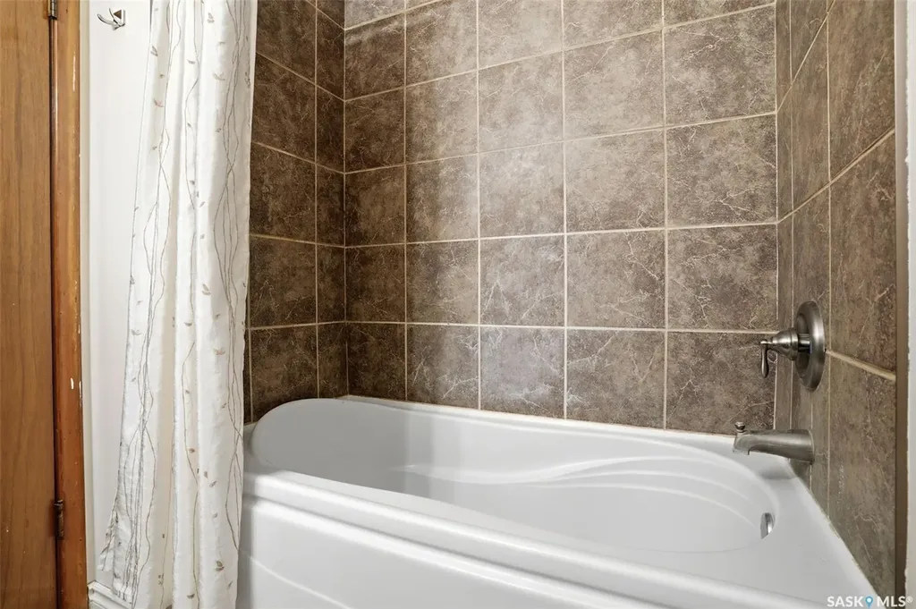 125 Brownlee Avenue Mclean SK S0G 3E0