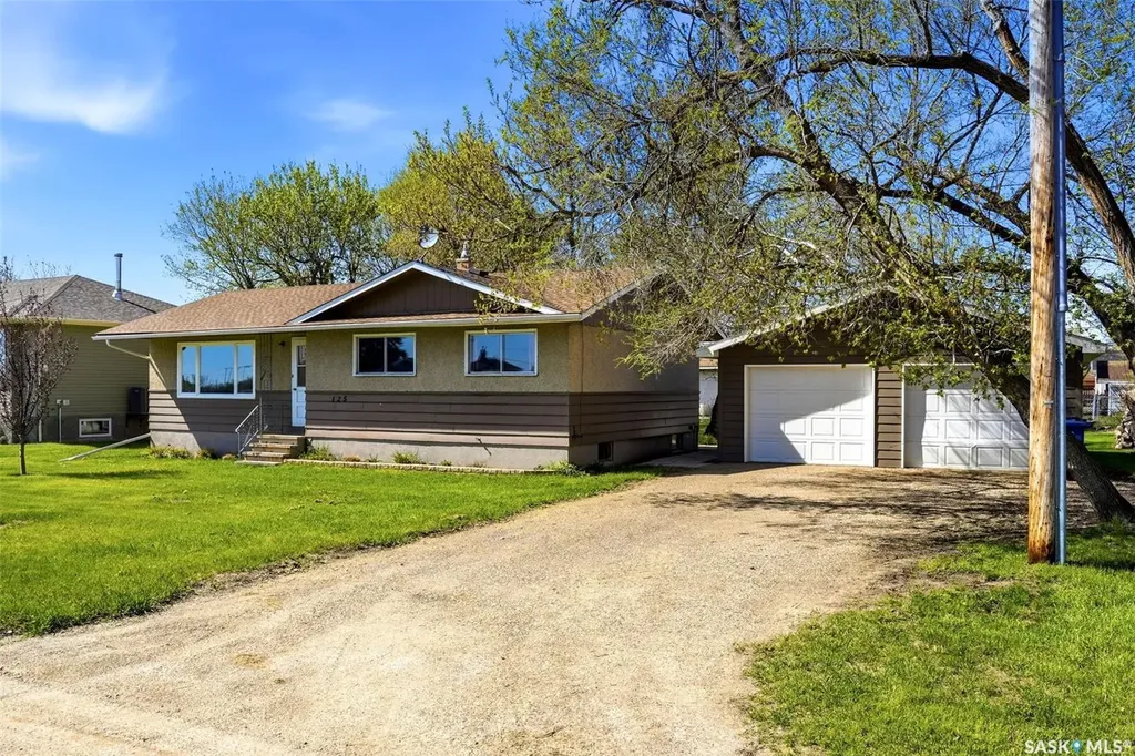 125 Brownlee Avenue Mclean SK S0G 3E0