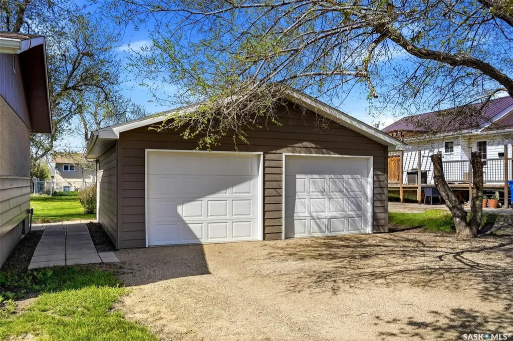 125 Brownlee Avenue Mclean SK S0G 3E0
