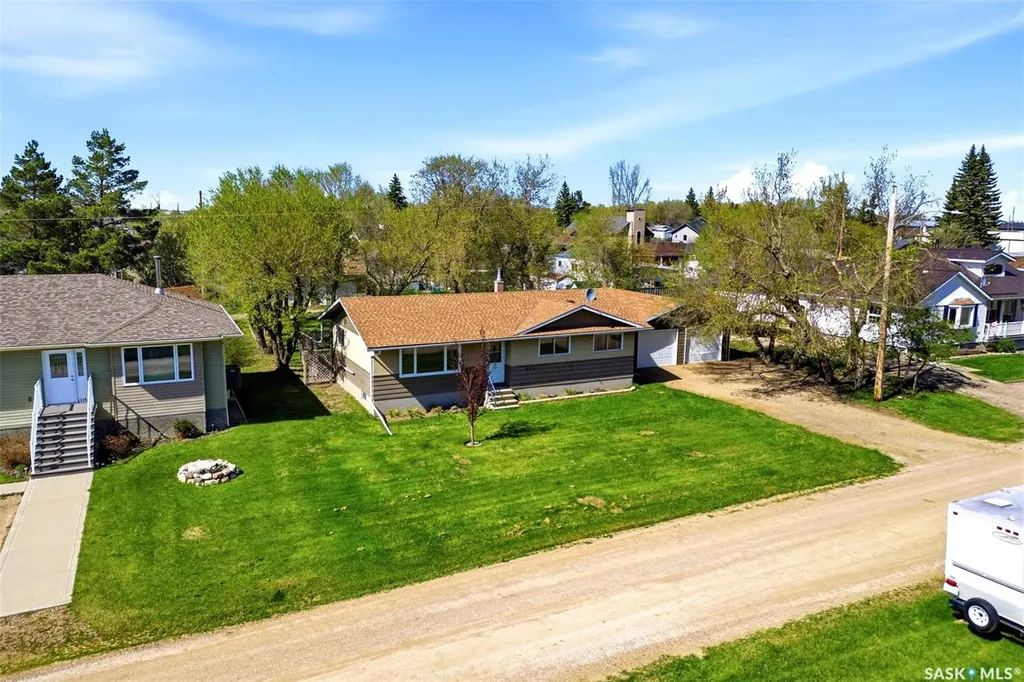125 Brownlee Avenue Mclean SK S0G 3E0