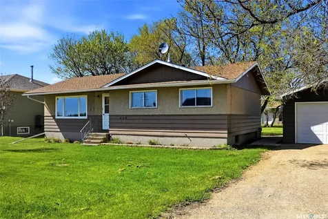 125 Brownlee Avenue Mclean SK S0G 3E0