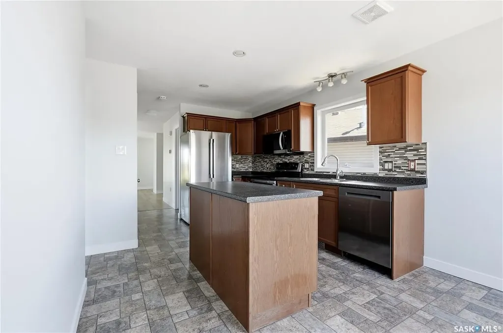 741 Glenview Cove Martensville SK S0K 0A2